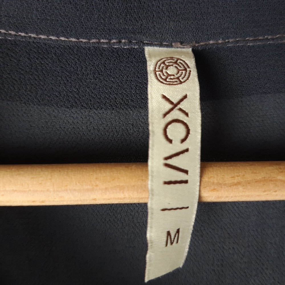 XCVI Button Up Stitch Blouse Embroider Gray Size Medium - Picture 6 of 7